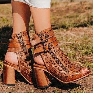 Freebird Teresa sandal size 9 never worn